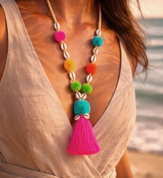 Miss June Paris — Pompom de colar